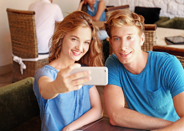 Happy couple taking selfie in cafe - Φωτογραφία, εικόνα