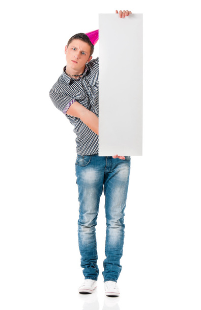 jonge man met een leeg bord - Foto, afbeelding