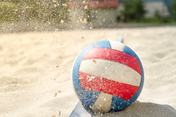 Voleibol, pelota, voleibol fuera del campo de arena, salpicadura
 - Foto, imagen