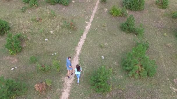 couple runs in a clearing in the woods. Shooting with quadrocopters. Dron. dji phantom - Séquence, vidéo