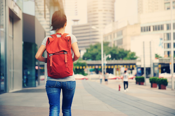 woman walking on city street - Foto, imagen