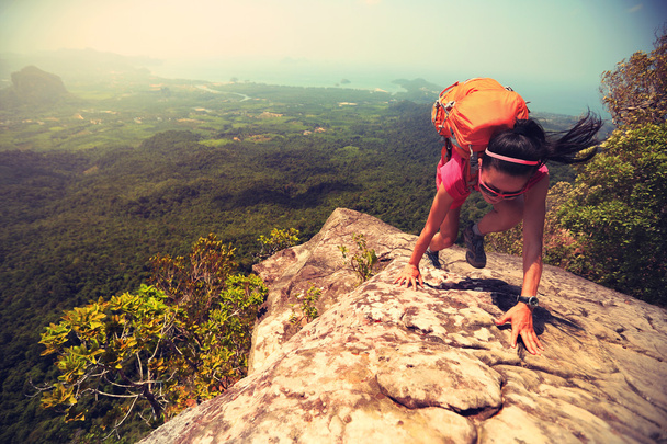  asian woman hiker climbing rock  - Zdjęcie, obraz