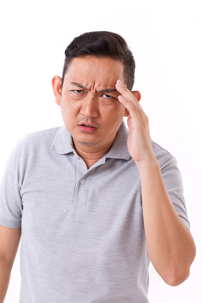 enfermo, hombre estresante que sufre de dolor de cabeza, migraña
 - Foto, imagen