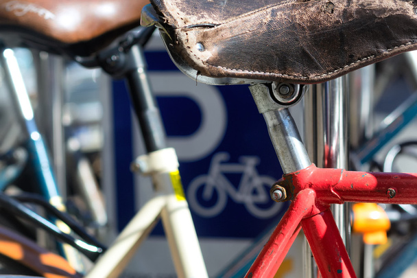 Parcheggio per biciclette in estate
 - Foto, immagini