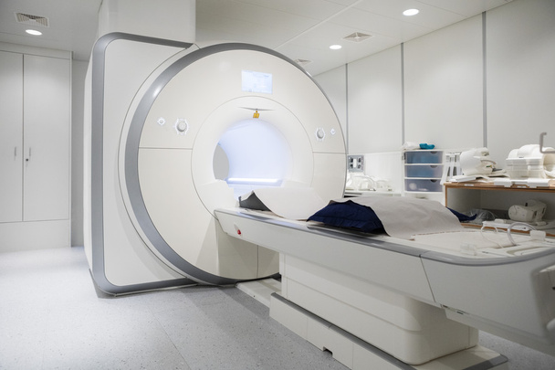 MRI machine in empty hospital room - Fotografie, Obrázek