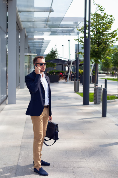 Businessman walking down the street with a briefcase - Fotoğraf, Görsel