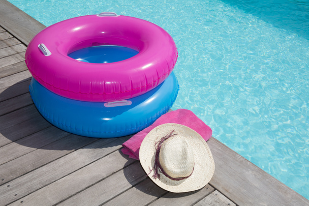 For holidays around the pool, a hat and bikini - Φωτογραφία, εικόνα