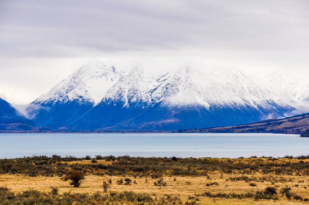 Snowy peaks near Lake Ohau, New Zealand - Foto, Imagen