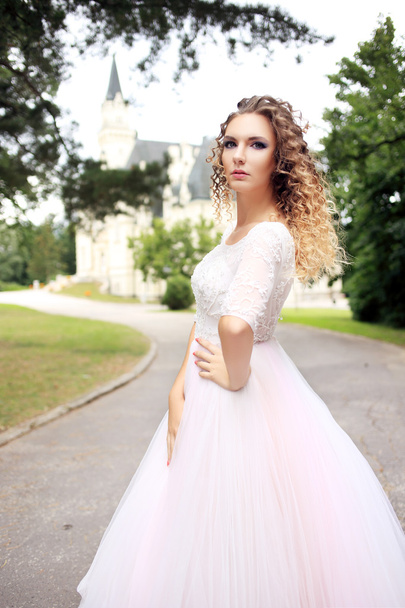 bride in pastel pink dress - Foto, immagini