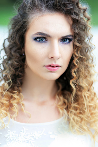 beautiful bride with curly hair - Foto, Imagem