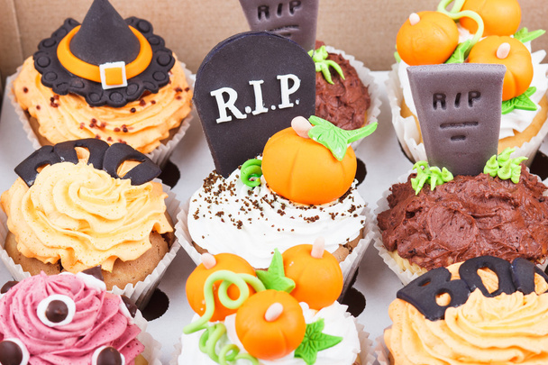 Halloween cupcakes v papírové krabičce - Fotografie, Obrázek