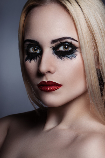 beauty portrait of a beautiful girl with a creative make-up. - Foto, afbeelding