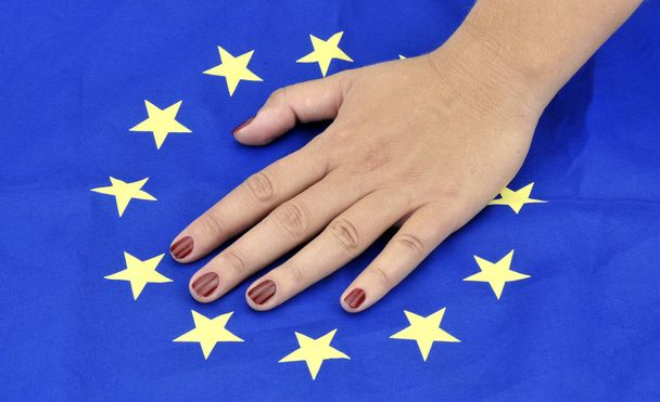 руки з прапором ЄС - Фото, зображення