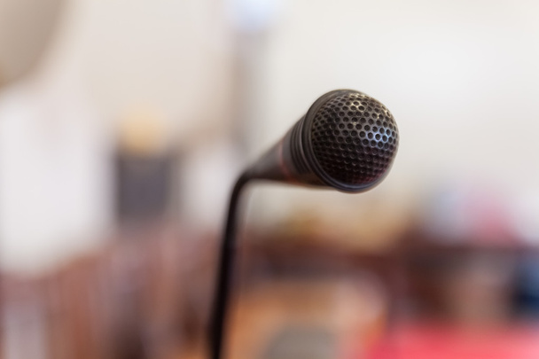 Microfone na sala de conferências
 - Foto, Imagem