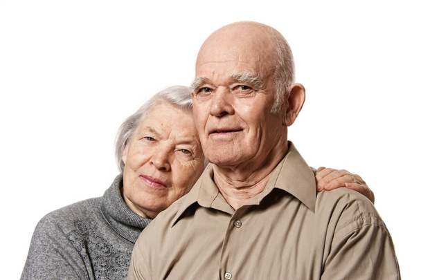 Portrait d'un heureux couple de personnes âgées s'embrassant
 - Photo, image
