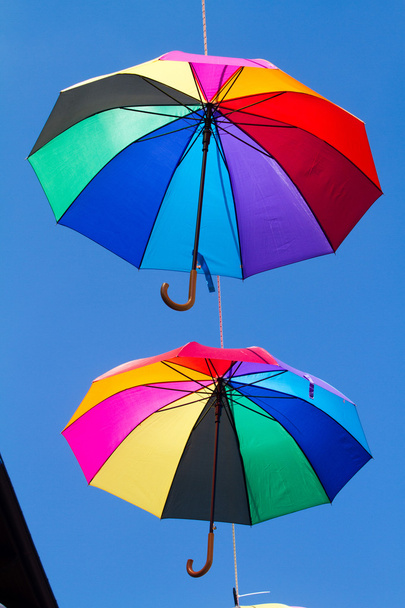 Paraguas instalación de arte, colores en el cielo
. - Foto, Imagen
