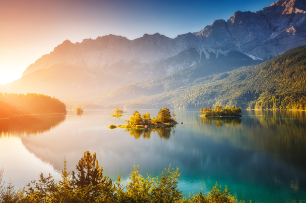piękne jezioro alpejskie - Zdjęcie, obraz