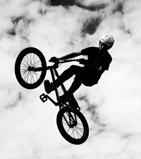 silhouette of bmx riders in action - Valokuva, kuva