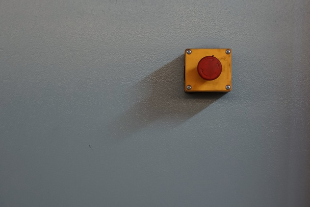 botão de pressão de emergência
  - Foto, Imagem