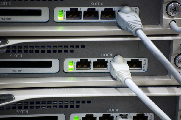 Netzwerk-Ethernet mit Kabeln - Foto, Bild