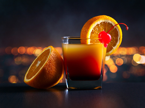cóctel Tequila amanecer y naranja
 - Foto, imagen