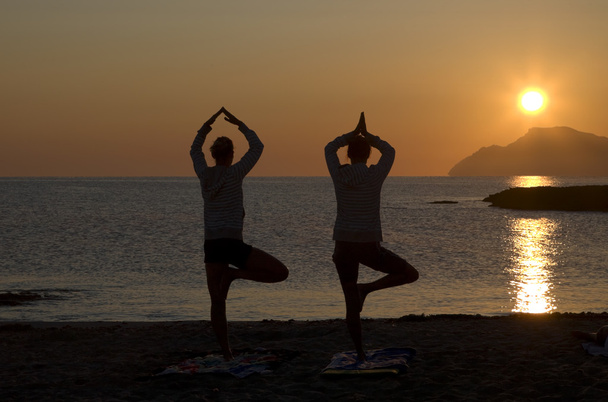 Yoga bei Sonnenuntergang - Foto, Bild