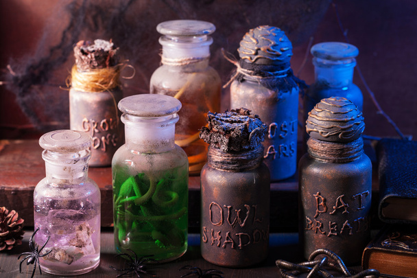 魔女の黙示録の瓶魔法の薬ハロウィンの装飾 - 写真・画像