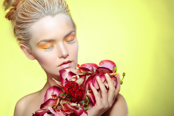 Beautiful  girl with varicoloured flowers - Foto, immagini