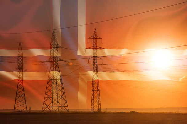 Высоковольтная линия электропередачи. Энергетические столбы. На закате, на рассвете. высокая напряженность. Флаг Исландии
 - Фото, изображение