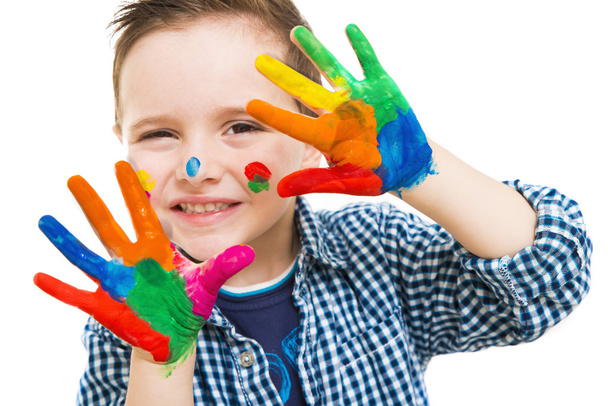 onnellinen lapsi käsillään kaikki maalattu leikkii
 - Valokuva, kuva