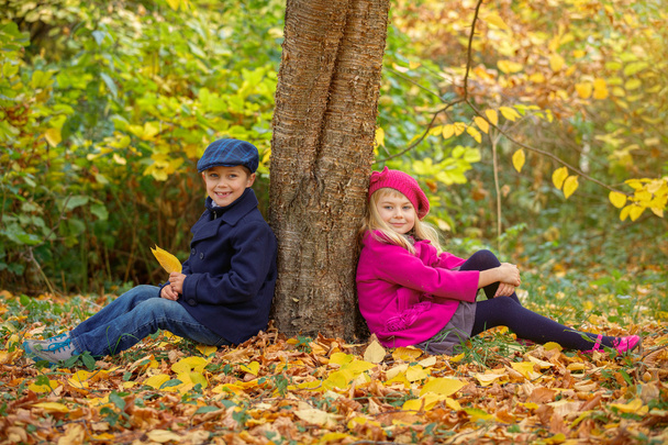 Happy Kids in Autumn Park - Foto, Imagem