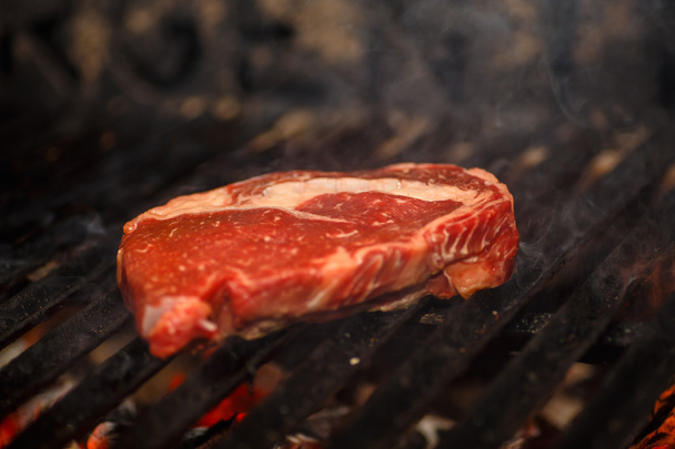 Beef steak fried on a grill - Foto, afbeelding