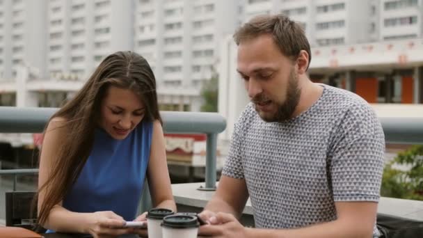 beautiful young couple playing as a team game online on their smartphones. they win, celebrate the victory, give five 4K - Záběry, video