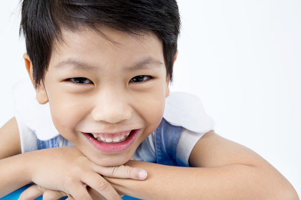 Щасливий азіатський милий хлопчик з посмішкою обличчя
  - Фото, зображення
