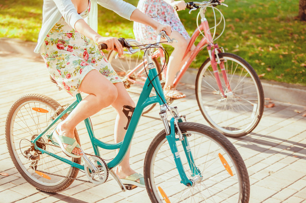 The two young girls with bicycles in park - Foto, Imagem