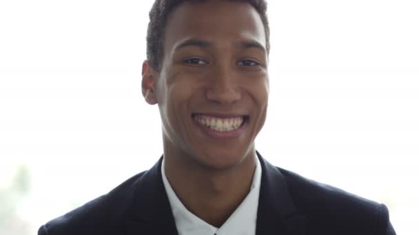 Smiling Black Businessman Portrait - Filmagem, Vídeo