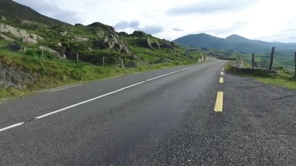 asfalt weg bij Connemara in Ierland 83 - Video