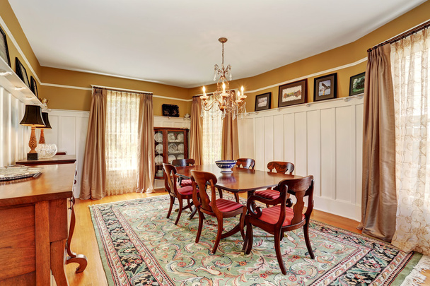 Traditional dining room interior with antique furniture and rug. - Foto, afbeelding