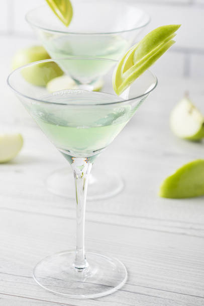Verse huisgemaakte Apple Martini cocktails - Foto, afbeelding