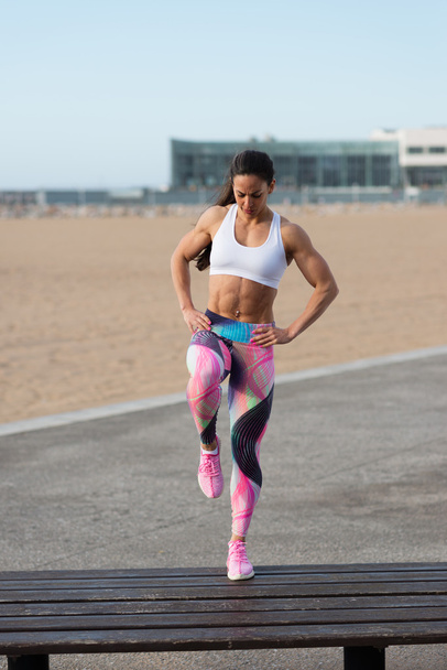 Fitness woman doing step ups hiit workout - Valokuva, kuva