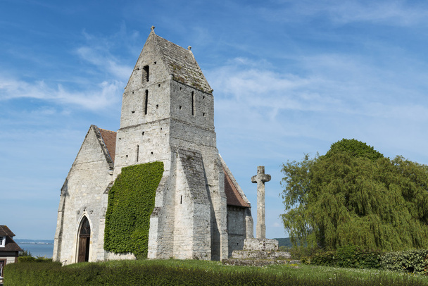 Středověký kostel, l' Eglise St. Martin de Cricqueboeuf - Fotografie, Obrázek