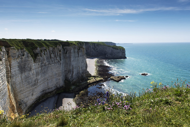 Les impressionnantes falaises d'Etretat en Normandie, France
 - Photo, image