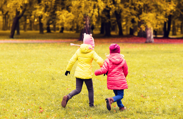 happy little girls running outdoors - Zdjęcie, obraz