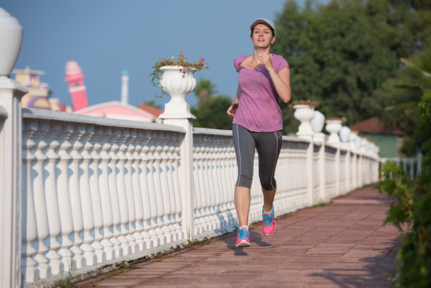 sporty woman jogging - Foto, afbeelding