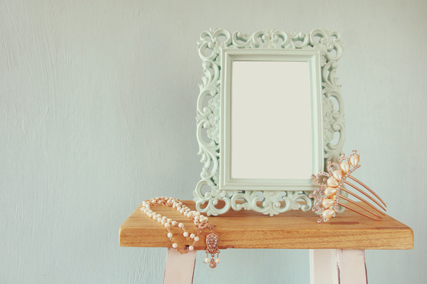 Blank victorian frame, pearls necklace and hair comb - Фото, изображение