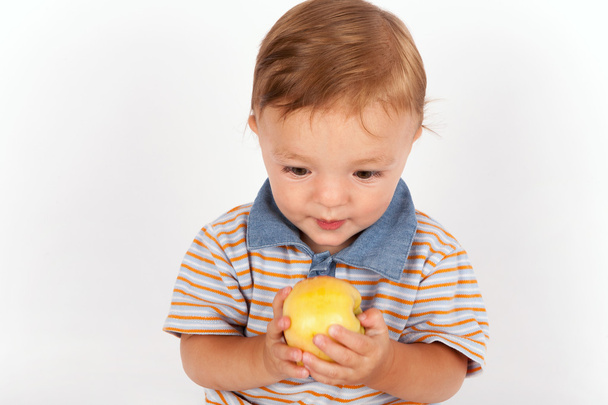 słodkie dziecko jedzenia jabłko - Zdjęcie, obraz