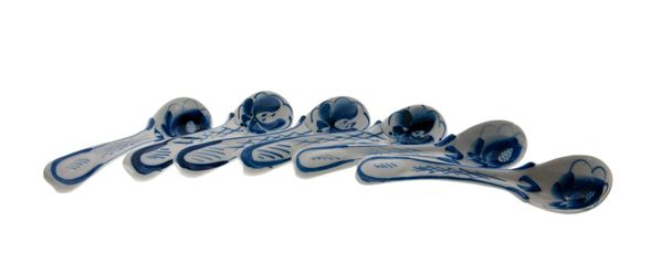 Cucharas de cerámica (arte gzhel
) - Foto, imagen