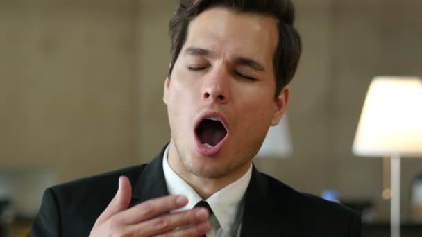 Yawning Tired Sleepy  Man Portrait - Video, Çekim