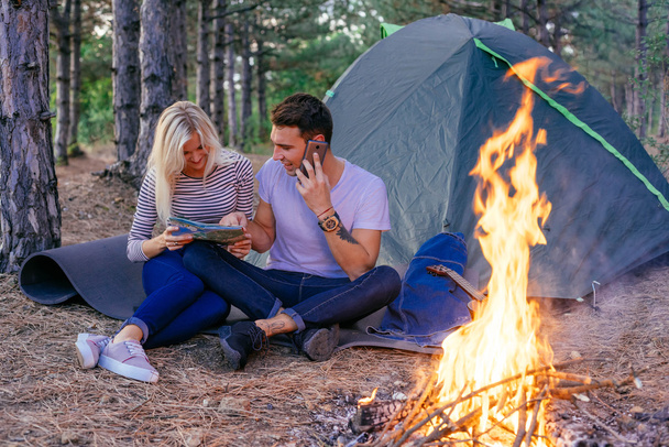 Young caucasian couple camping in the forest - Photo, Image