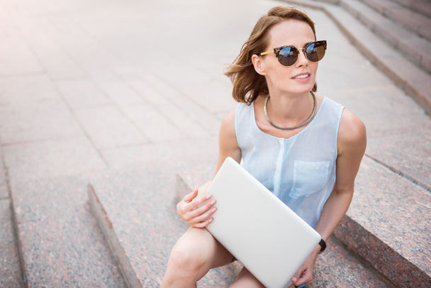 Cute young woman holding a laptop - Φωτογραφία, εικόνα